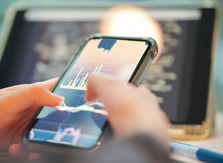 An investor checking the transparent process for withdrawals and transfers